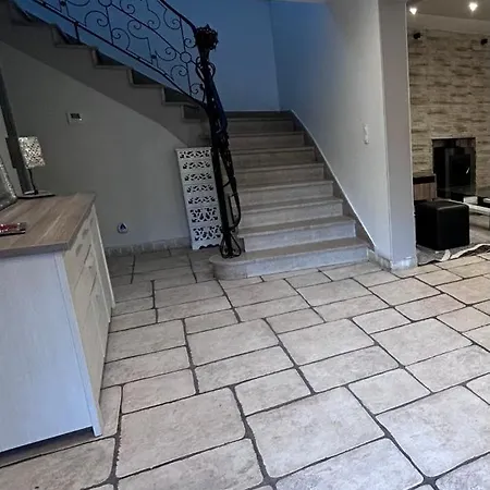 Maison Familiale A Nîmes